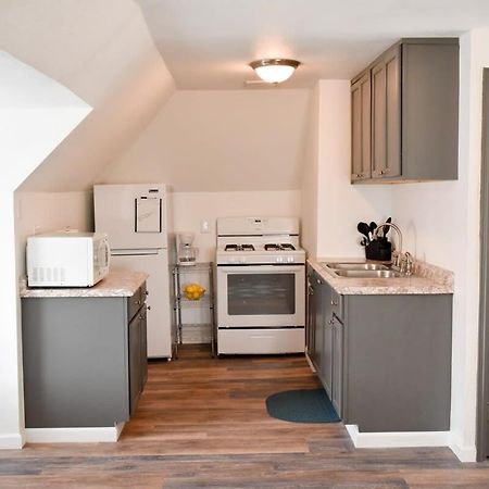 Unwind In A Bright Comfortable Apartment For 3 Питсбърг Екстериор снимка