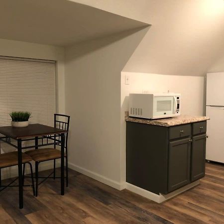 Unwind In A Bright Comfortable Apartment For 3 Питсбърг Екстериор снимка
