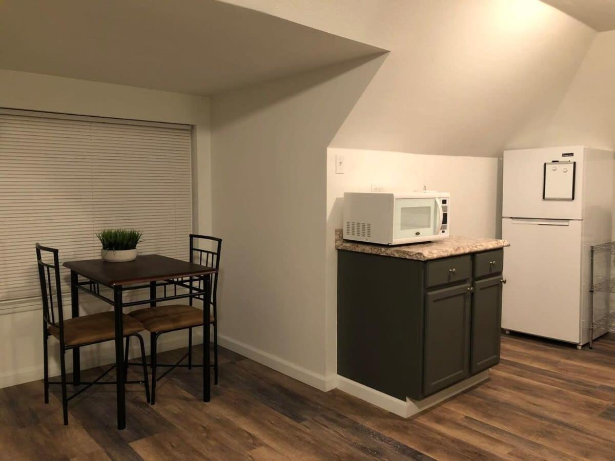 Unwind In A Bright Comfortable Apartment For 3 Питсбърг Екстериор снимка